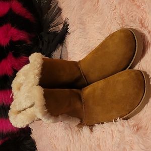 NWOT brown fur boots